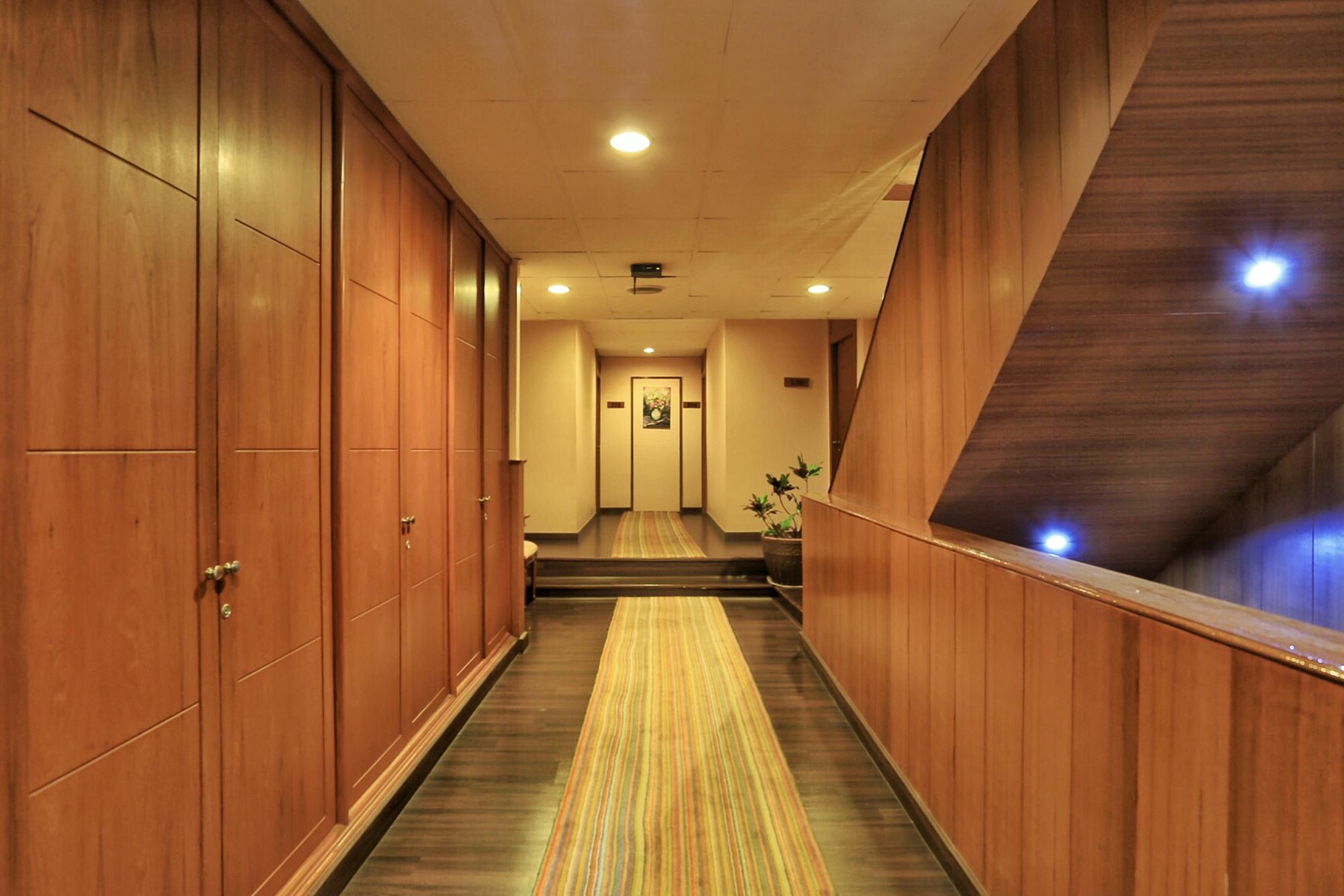 Travel Lodge Surawong (Adults Only) Bangkok Ngoại thất bức ảnh